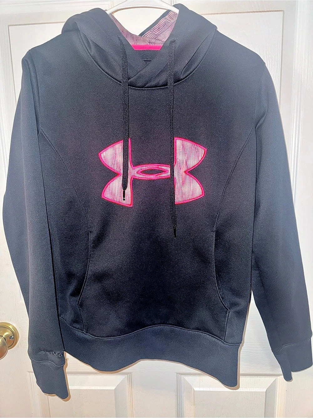 Under Armour ColdGear Graphic Logo Hoodie Black & Pink Small